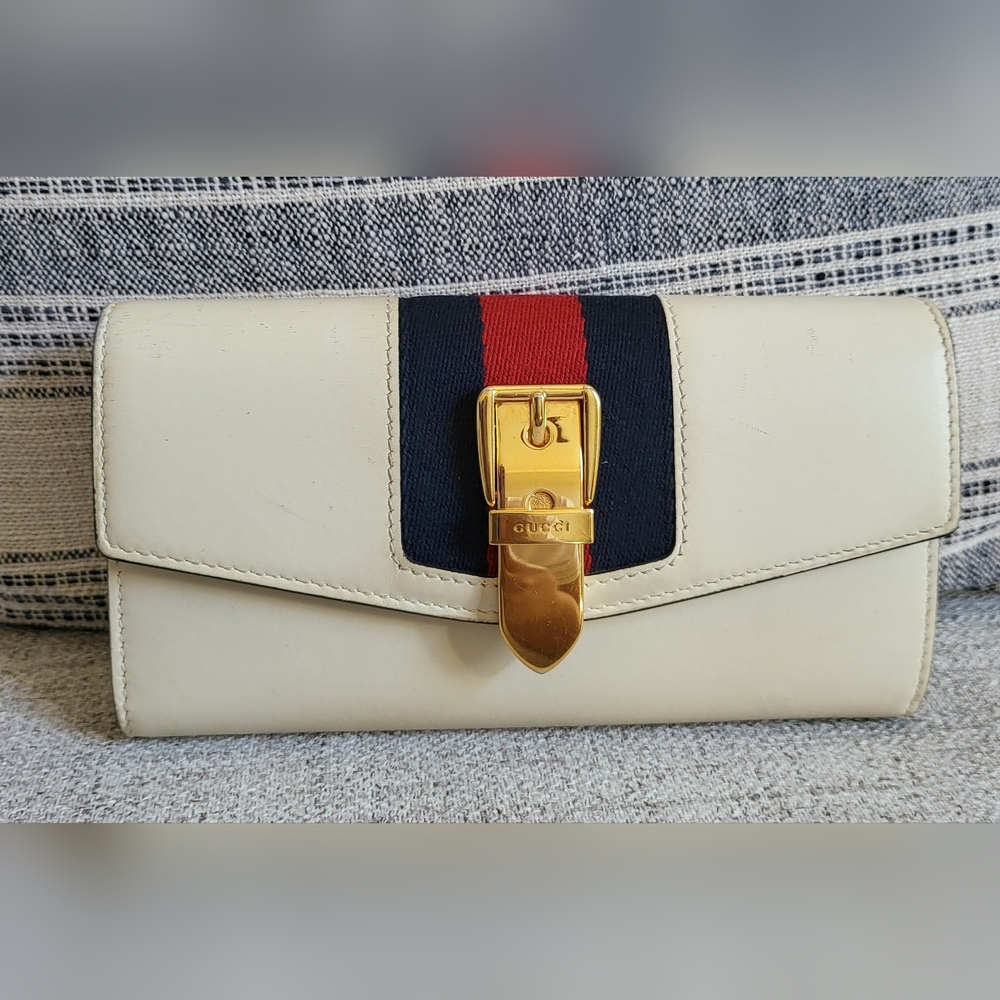Gucci Silvie Sherry line Wallet Cream with Gold Hardware, Box & COA included